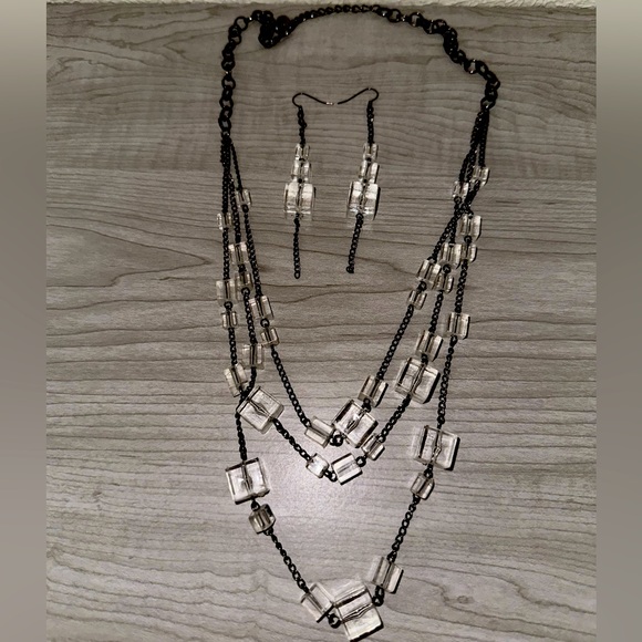 Lia Sophia Earring and necklace set- Clear Cube- Perfect Condition - Picture 1 of 3